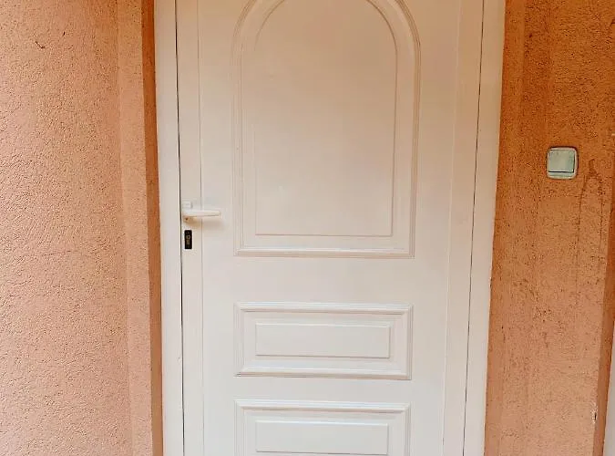 米哈埃拉别墅酒店 *